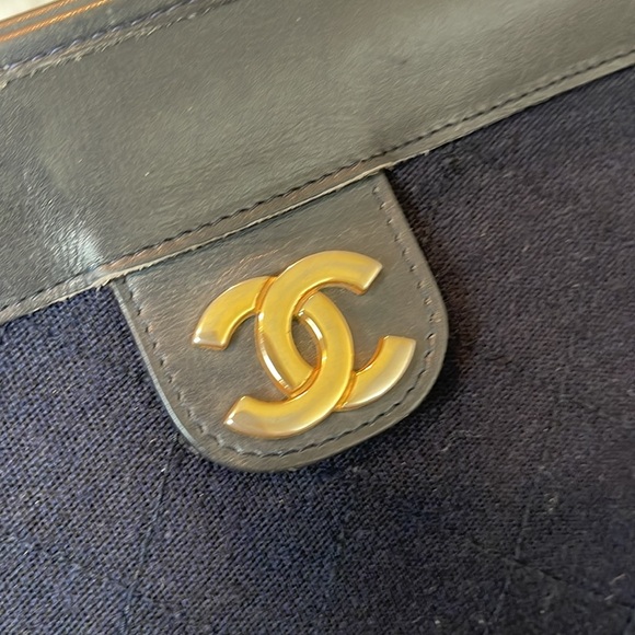 ❤️SOLD❤️ Authentic Vintage Chanel Clutch in black/navy Clutch - Picture 7 of 12